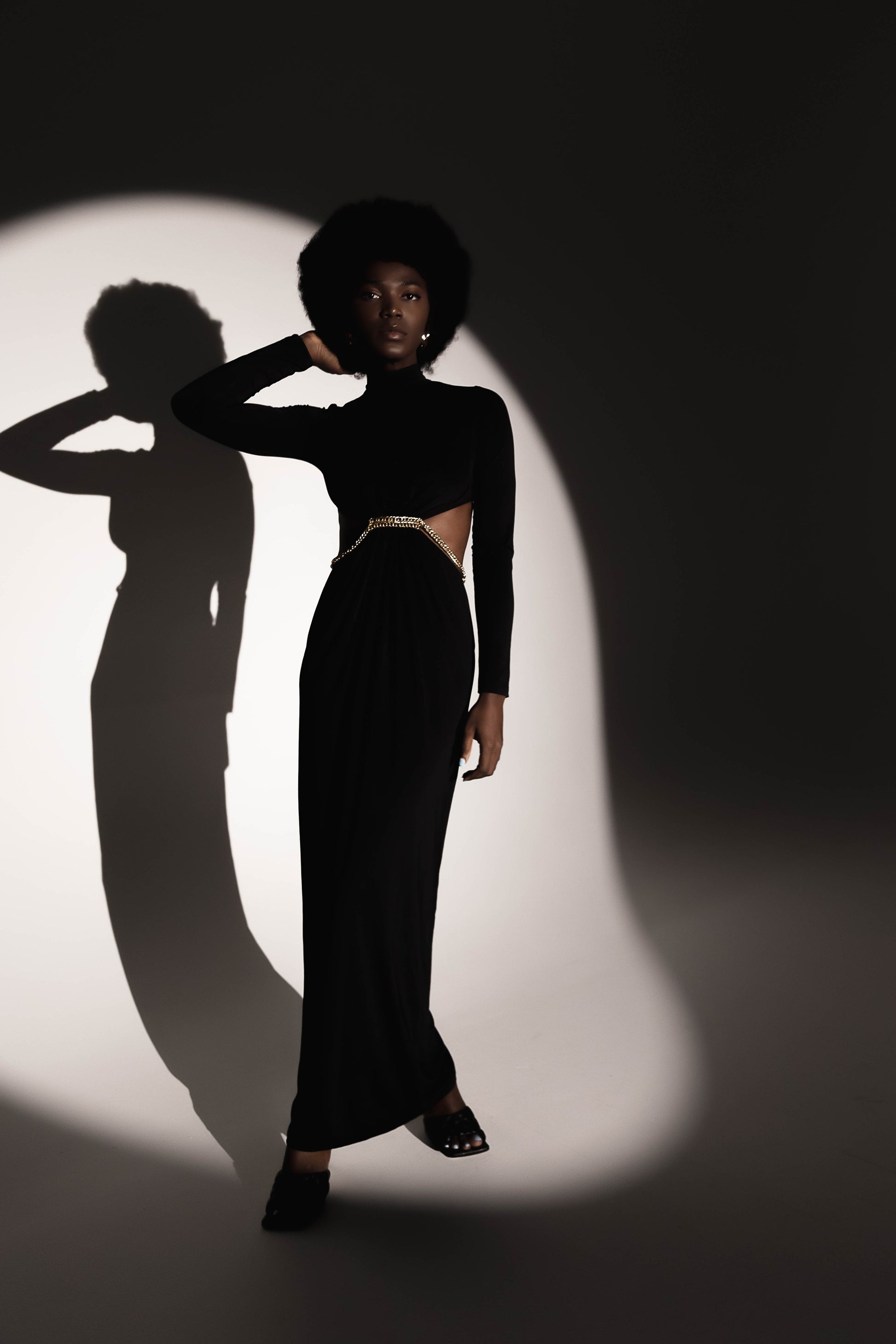 Black longsleeve maxi dress with gold accesory Iness Mari Black longsleeve maxi dress with gold accesory Iness Mari